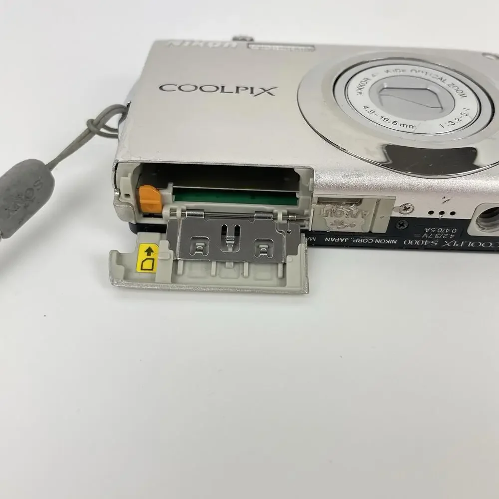 Nikon COOLPIX S4000 12.0MP Digital Camera Silver - FOR PARTS LENS ERROR